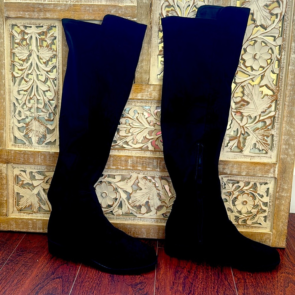 Forever 21 Black 7.5 faux suede knee high boots.